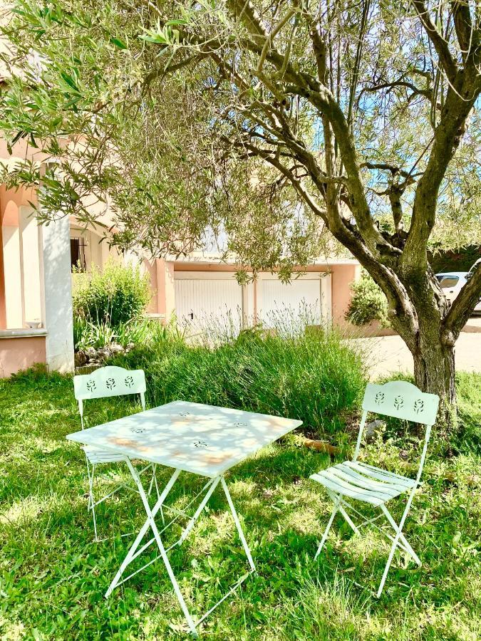 Villa Et Maisonnette Provencales Carpentras Exterior foto